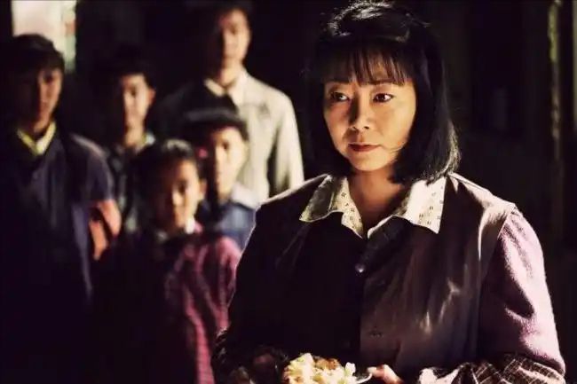 不做饭帅气丈夫甘当“家庭主夫”把她宠成宝pg电子试玩网站免费结婚34年只生孩子(图3)