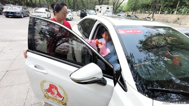 敬白衣天使凝聚社会温情pg试玩沈阳爱心企业致(图5)