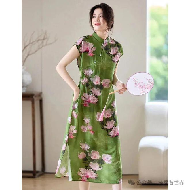 样穿做时髦精致妈妈！pg电子中国母亲节这(图4)