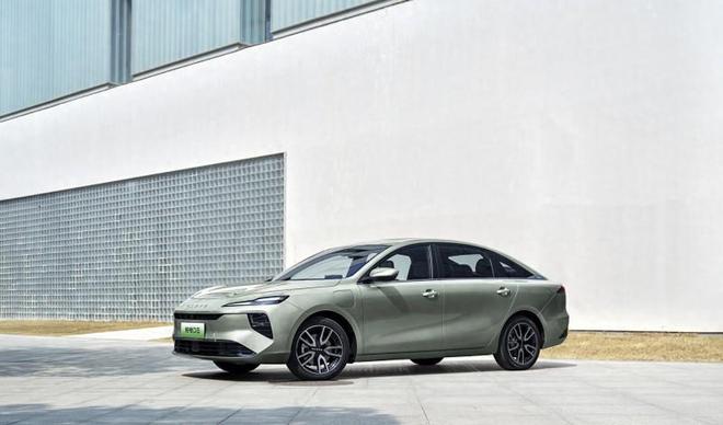 荣威D6的价格、实力与适配人群购车全指南pg电子免费试玩模拟器10万级纯电轿车：(图2)